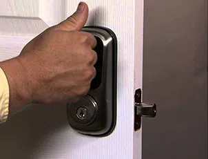 Lock Locksmith Tech Meriden, CT 203-278-5065 - 24-7-locksmith-key-service