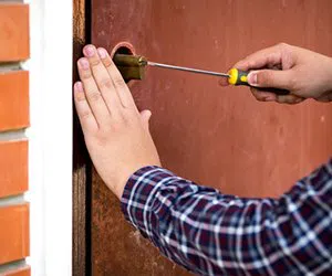 Lock Locksmith Tech Meriden, CT 203-278-5065 - garage-door-locks